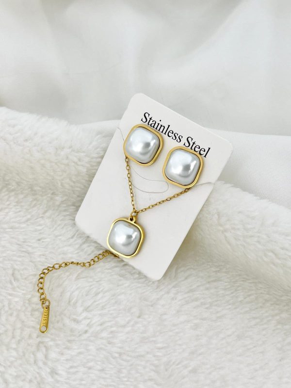 White Pearl & Tops With Golden Chain Pendant For Girls & Women