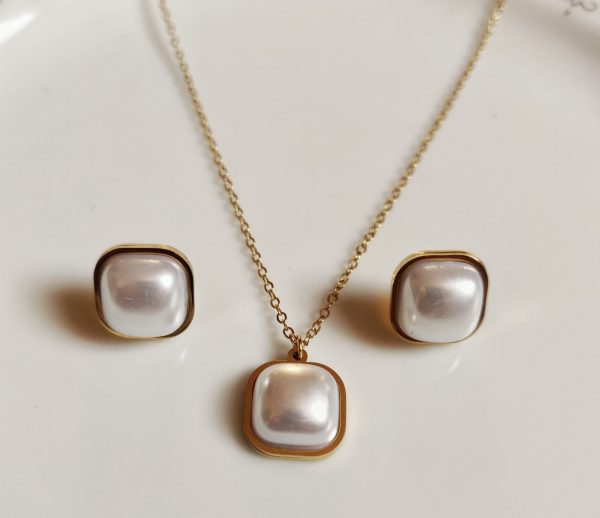 White Pearl & Tops With Golden Chain Pendant For Girls & Women